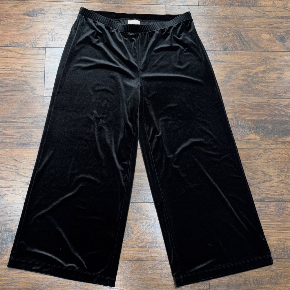 Chico's size 2 12 women’s Black Velvet stretch wide leg pants flawless EUC!